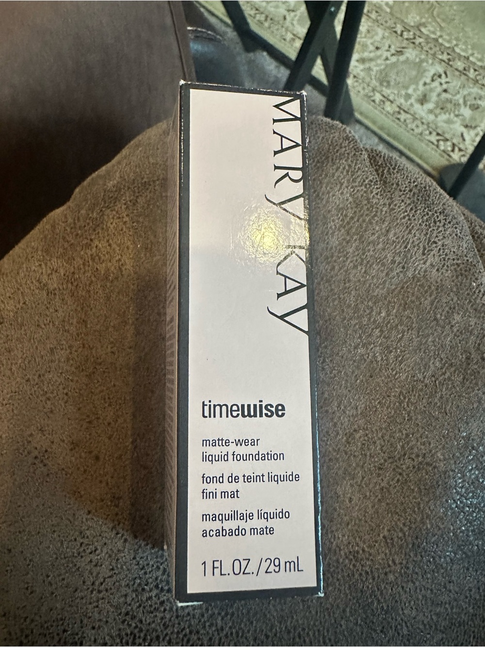 Mary Kay Timewise Matte-Wear Liquid Foundation - White